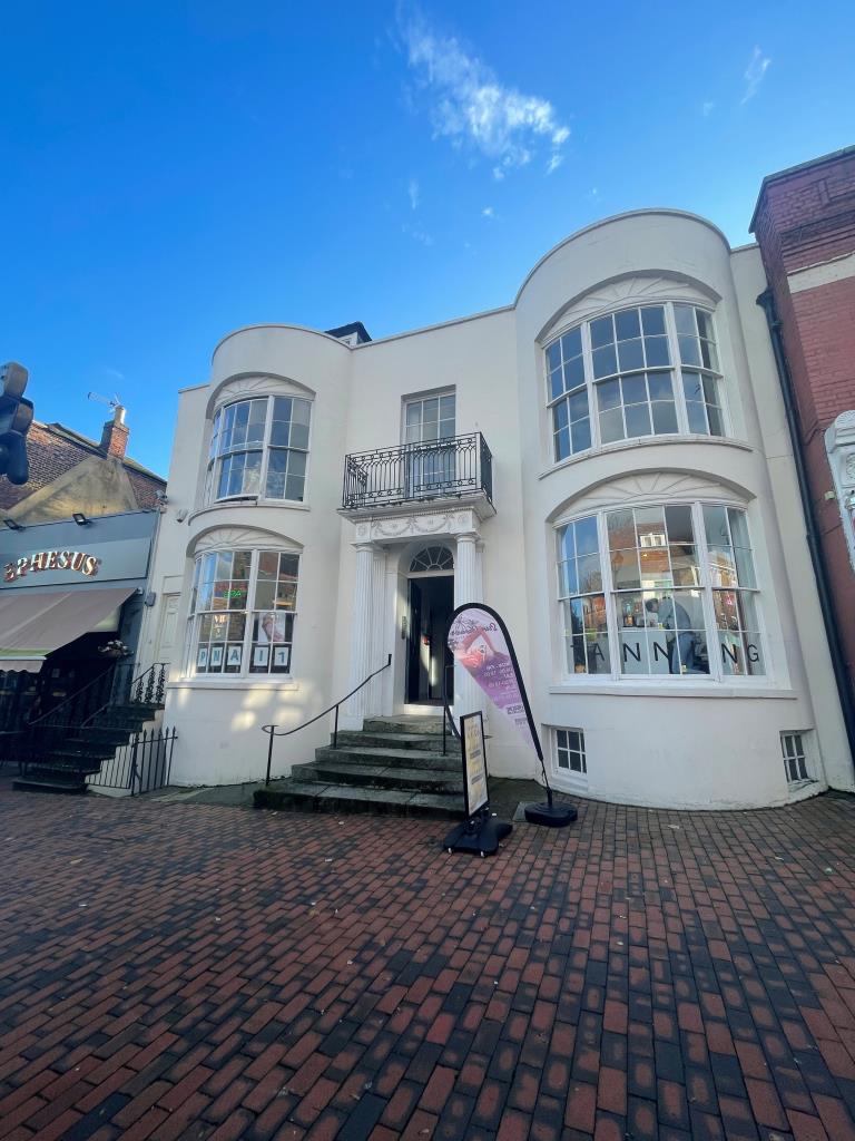 Lot: 120 - LARGE BASEMENT WITH LAPSED PLANNING FOR TWO-BEDROOM FLAT WITH GARDEN -
